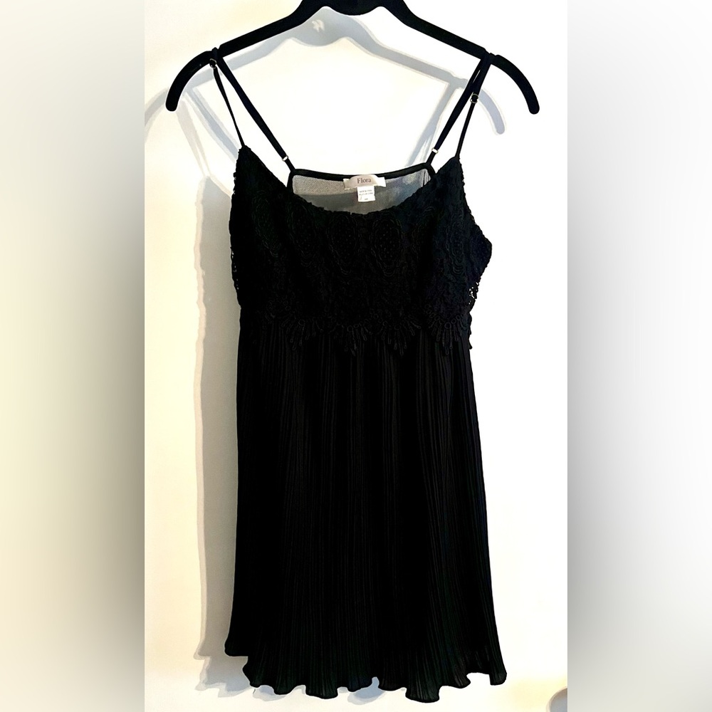 FLORA Women’s Black Lace Pleated Dress‎